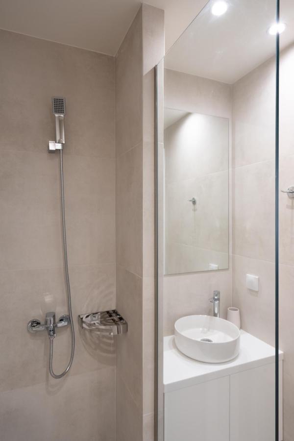 Newly Renovated 2 Bedroom Apartment, 5Min To Metro Athens Exterior photo