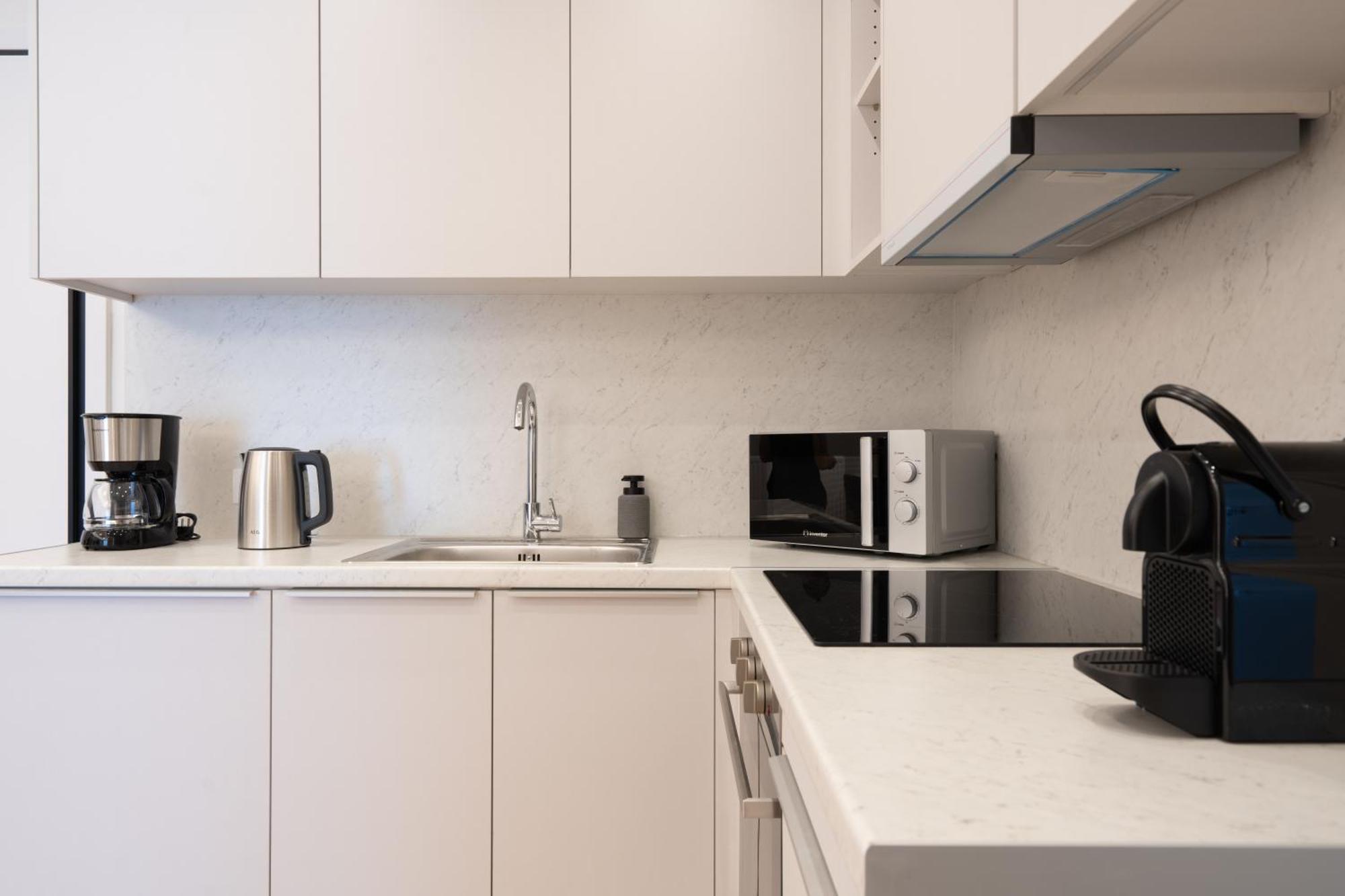 Newly Renovated 2 Bedroom Apartment, 5Min To Metro Athens Exterior photo