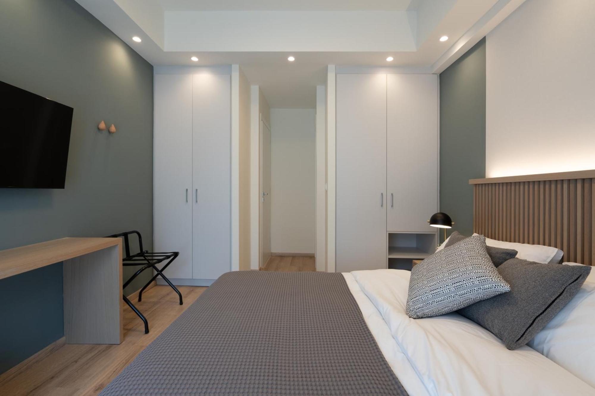 Newly Renovated 2 Bedroom Apartment, 5Min To Metro Athens Exterior photo