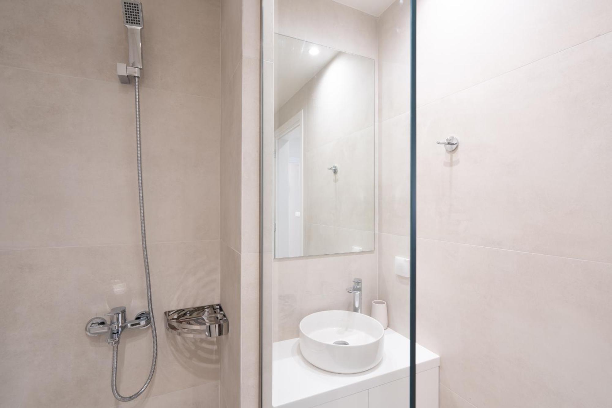 Newly Renovated 2 Bedroom Apartment, 5Min To Metro Athens Exterior photo