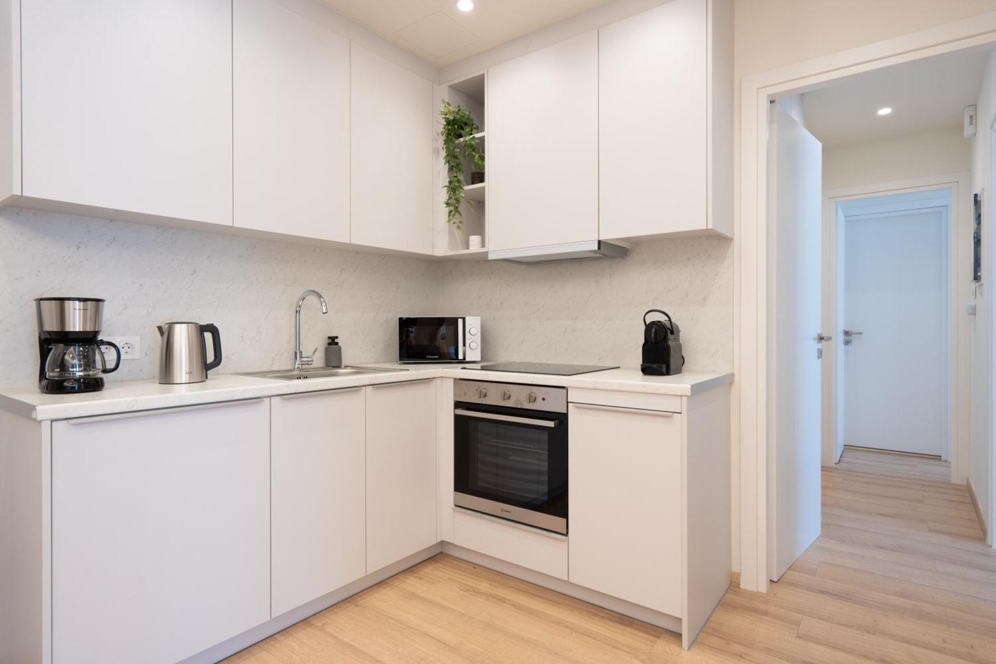 Newly Renovated 2 Bedroom Apartment, 5Min To Metro Athens Exterior photo