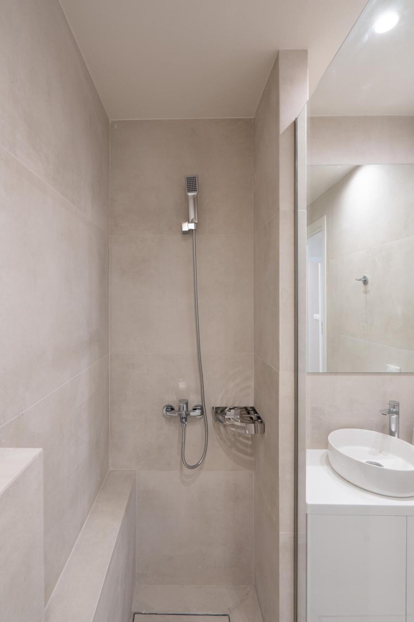 Newly Renovated 2 Bedroom Apartment, 5Min To Metro Athens Exterior photo
